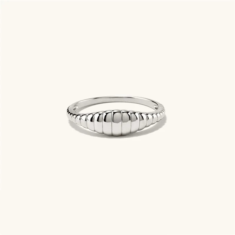 Ylore Ring