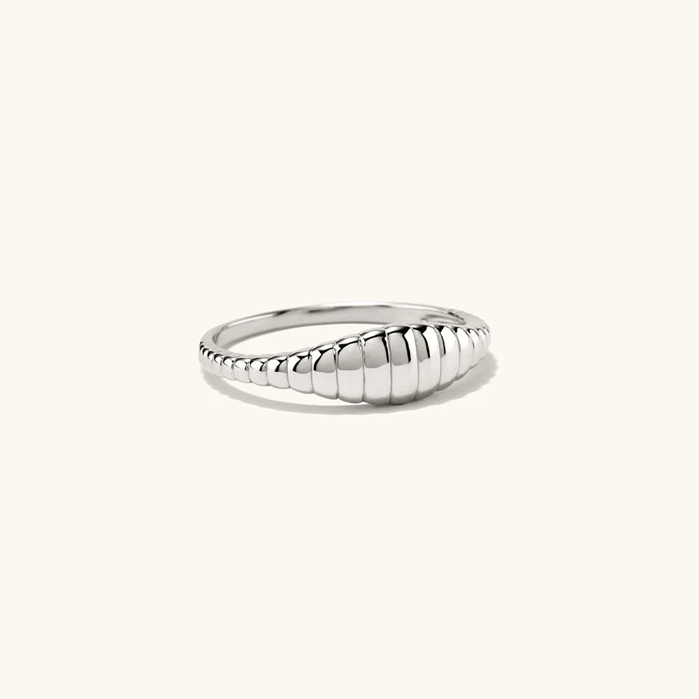 Ylore Ring
